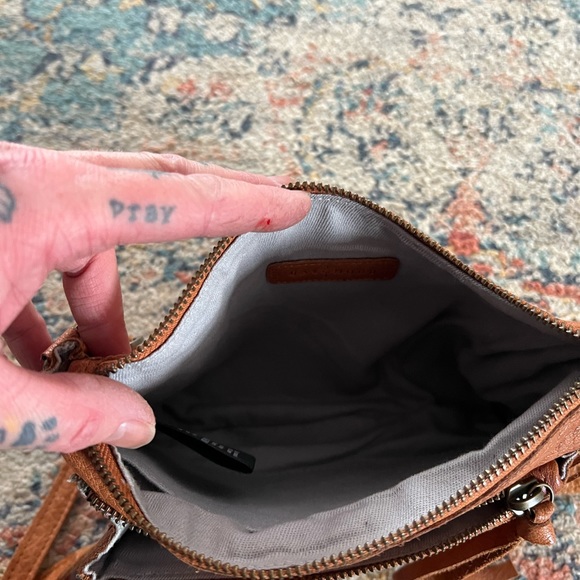 Day and Mood Tan Crossbody - Picture 2 of 5
